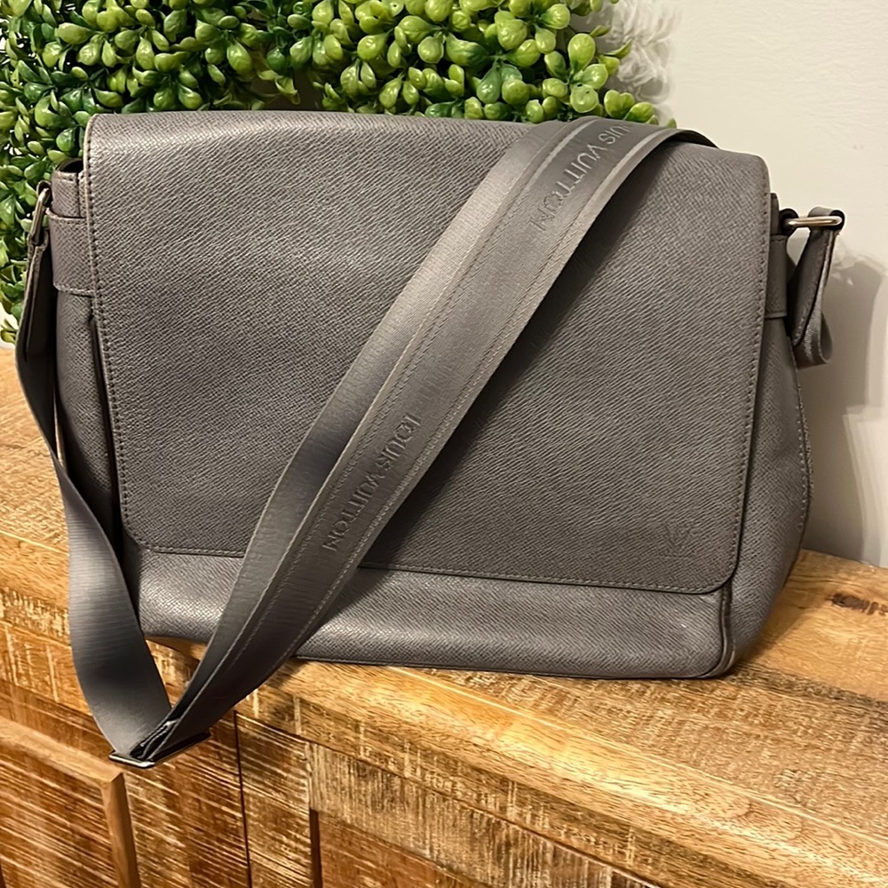 Louis Vuitton Messenger Bag mens